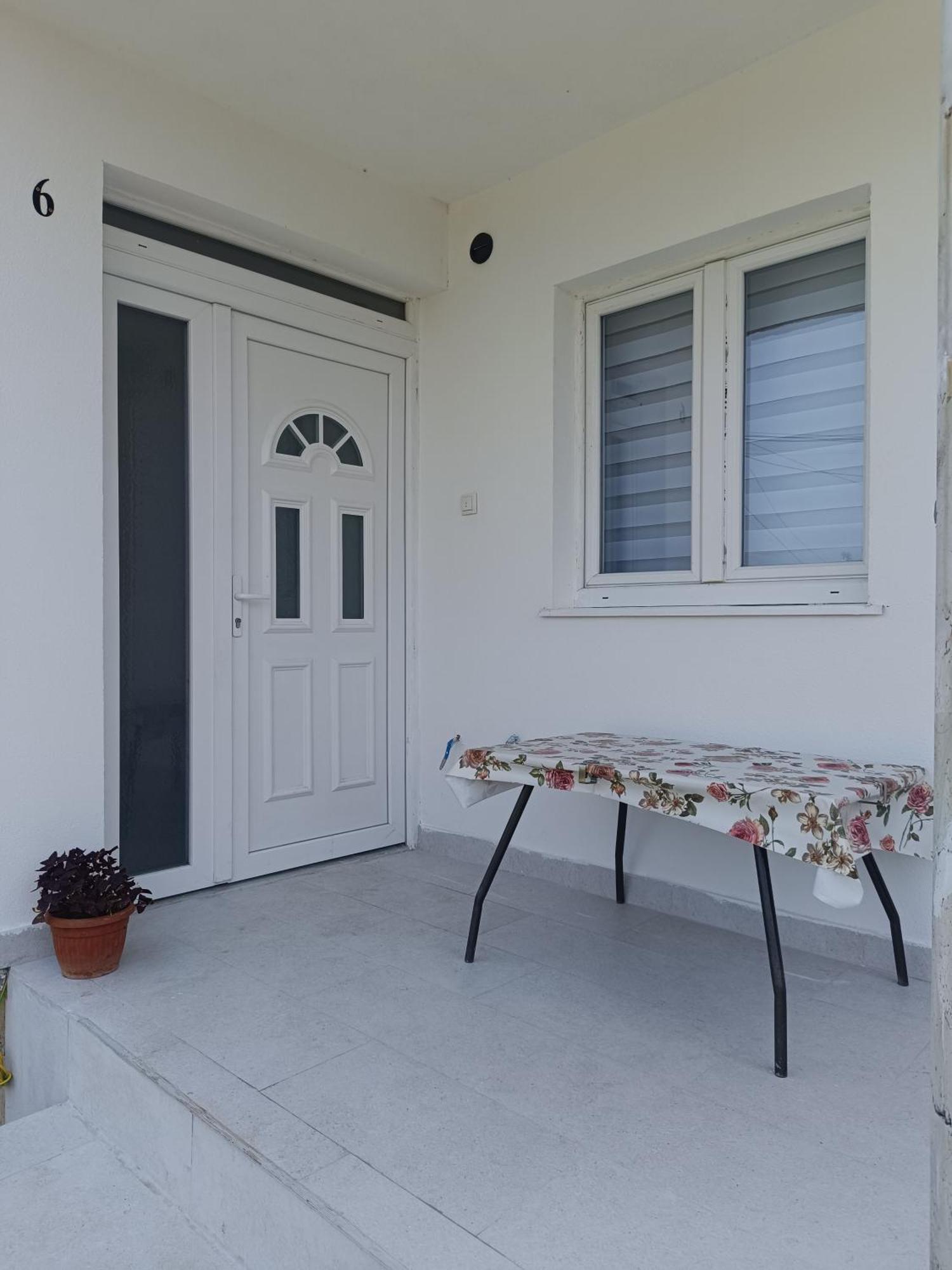 Matija Airport Apartment Mitrovici (Podgorica) Exterior foto